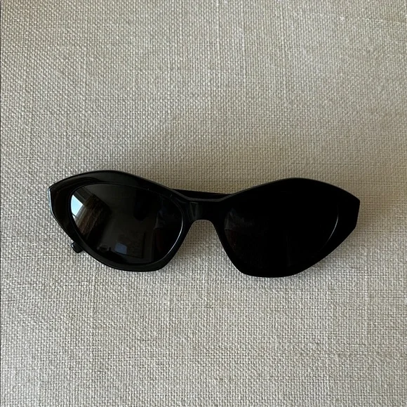Saint Laurent Black Cat-Eye Sunglasses SL M60 AUTHENTIC - Picture 4 of 7
